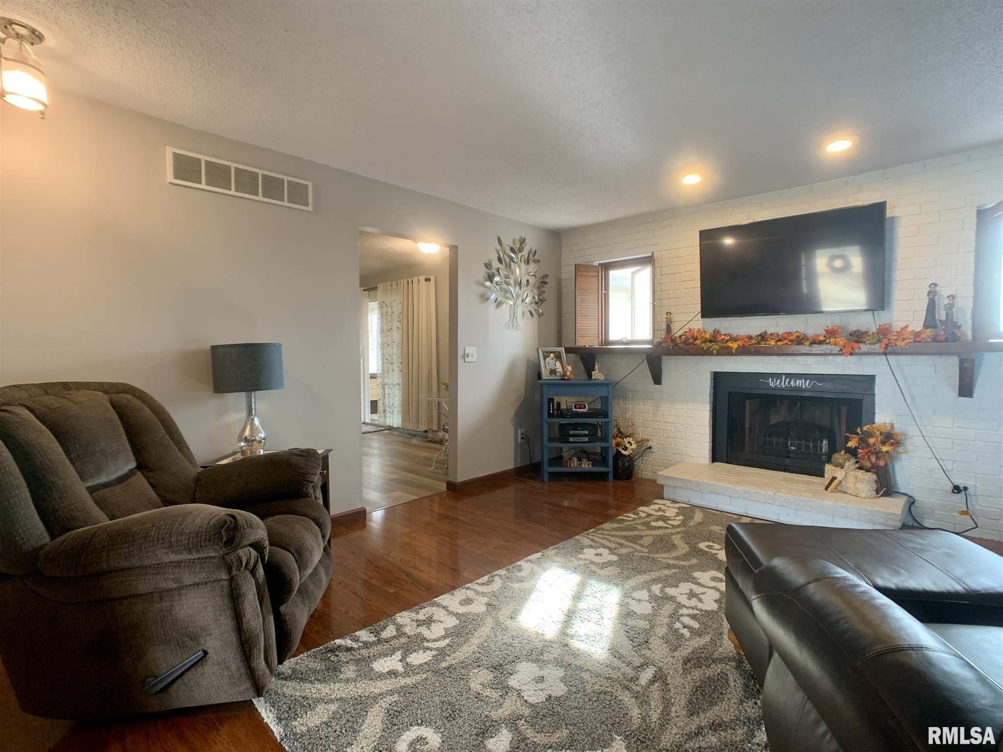 9130 Mechanicsburg Road Dawson, IL 62520 - Photo 5 of 46 Gallery Image 5