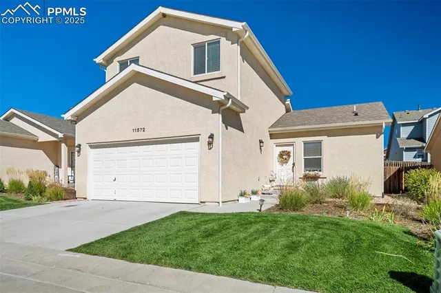 a view of a house with a yard