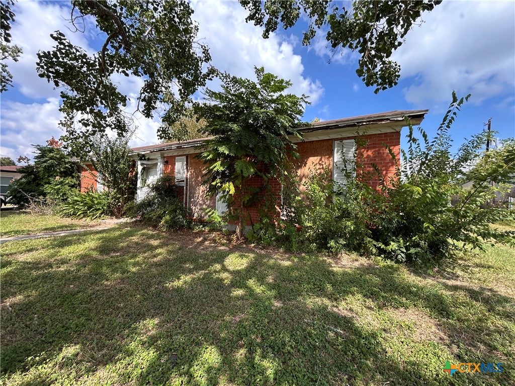 210 Travis Street Port Lavaca, TX 77979 - Photo 2 of 10