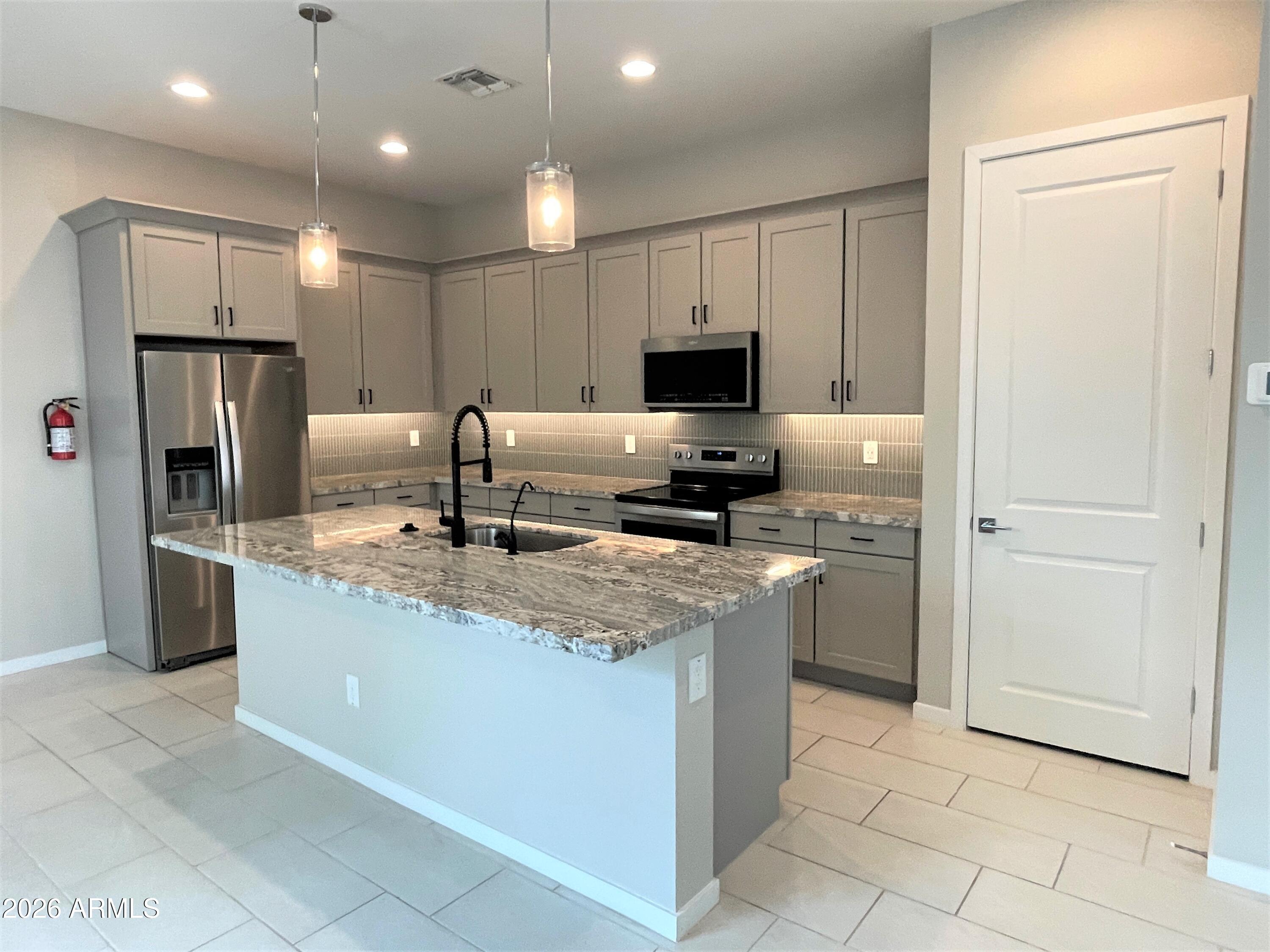 901 South Smith Road, Unit 1047 Tempe, AZ 85281 - Photo 2 of 20 IMG_5917
