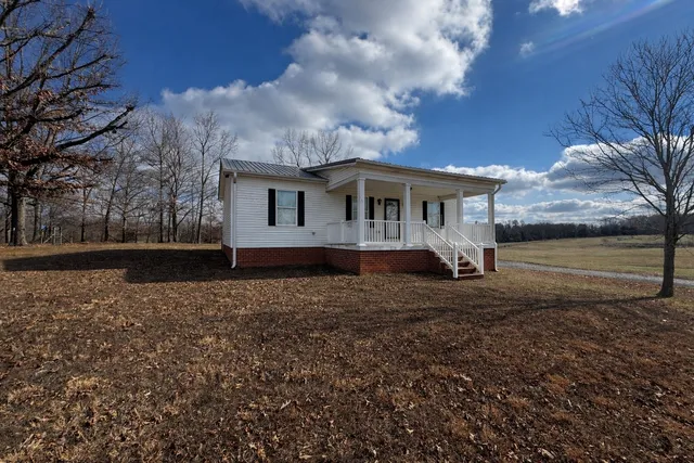 $339,900 | 104 B V Young Road, Westmoreland, TN 37186