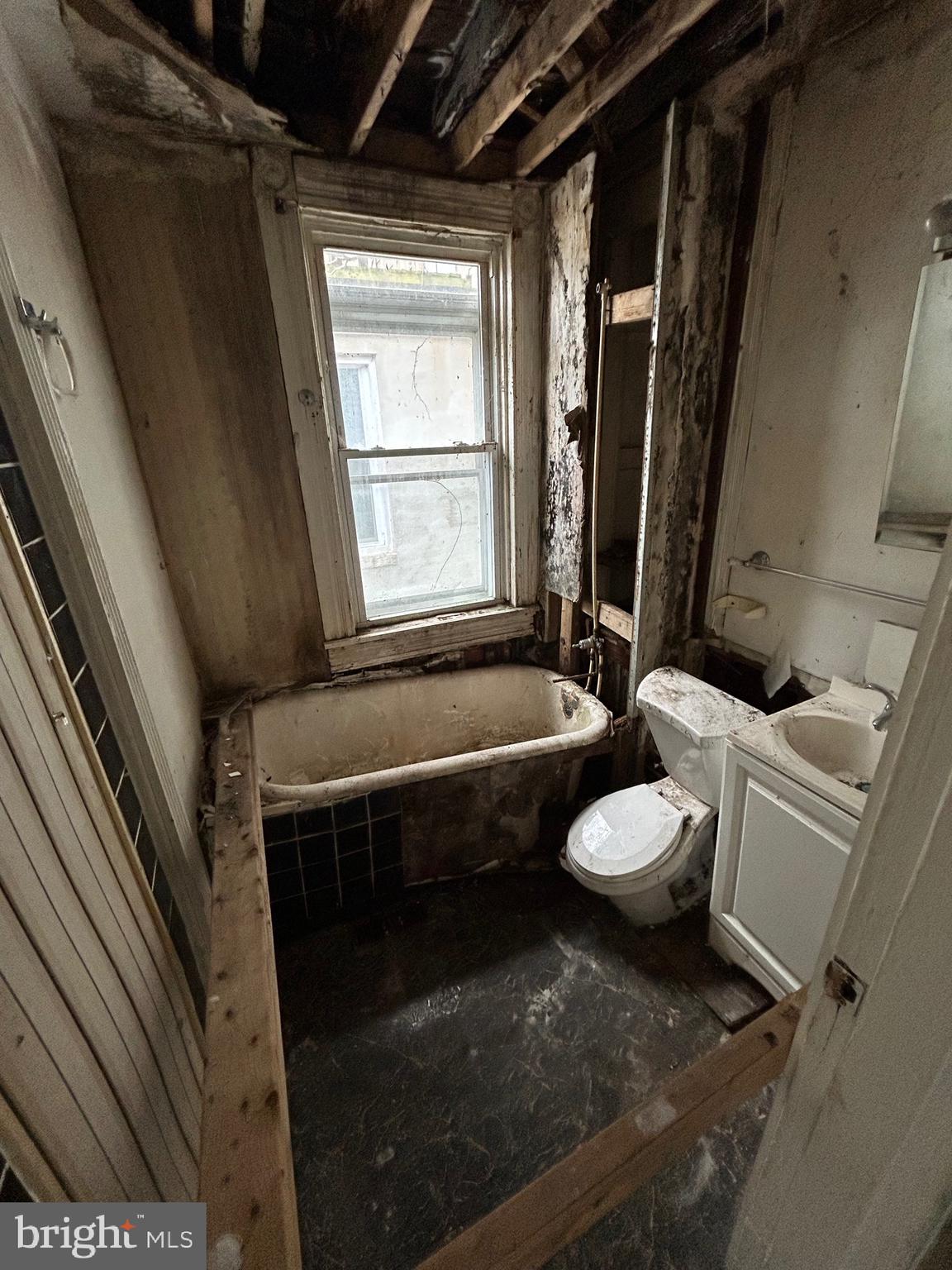 1539 North Broadway Baltimore, MD 21213 - Photo 11 of 11 Full bath 2