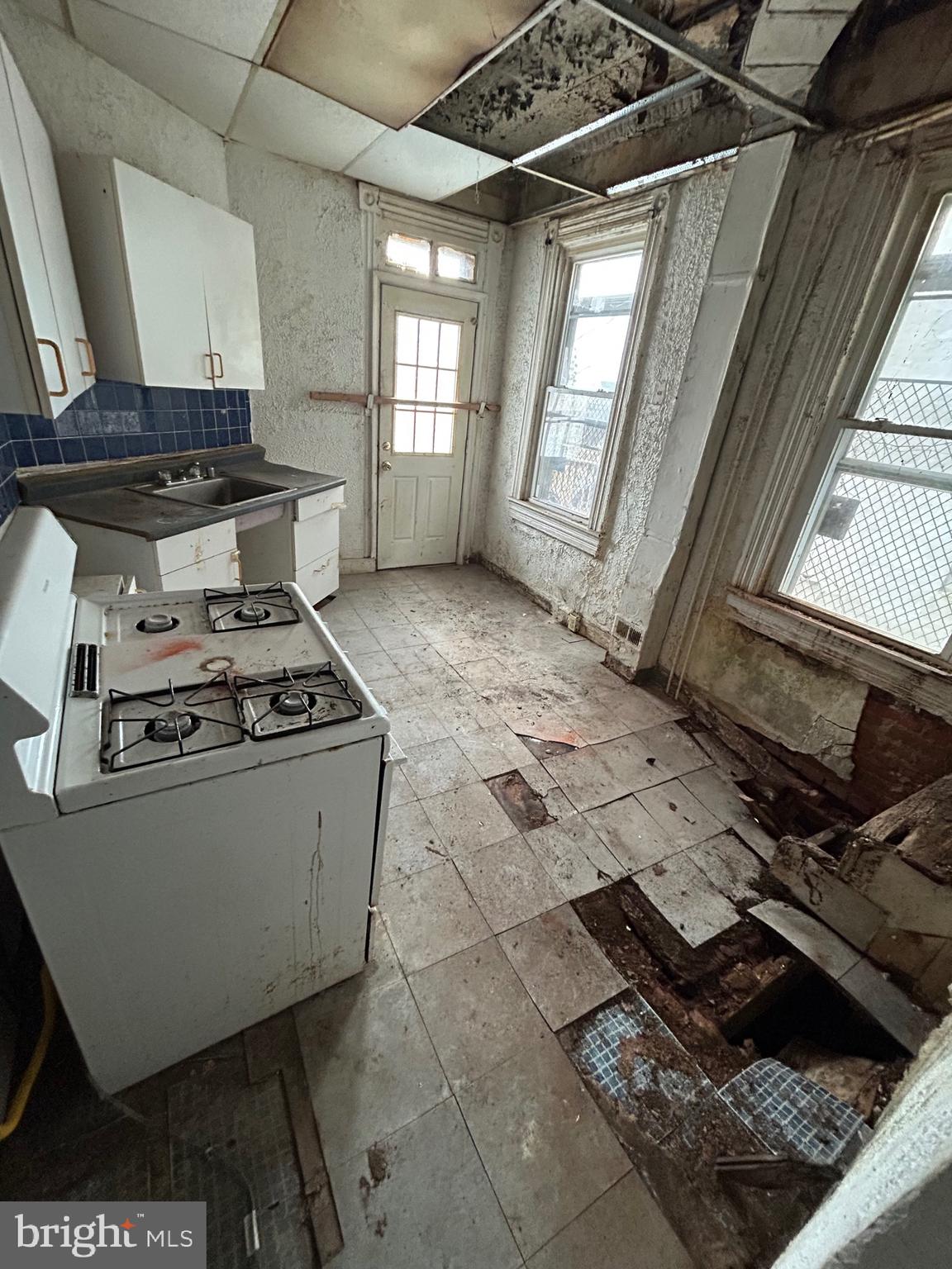 1539 North Broadway Baltimore, MD 21213 - Photo 4 of 11 Kitchen