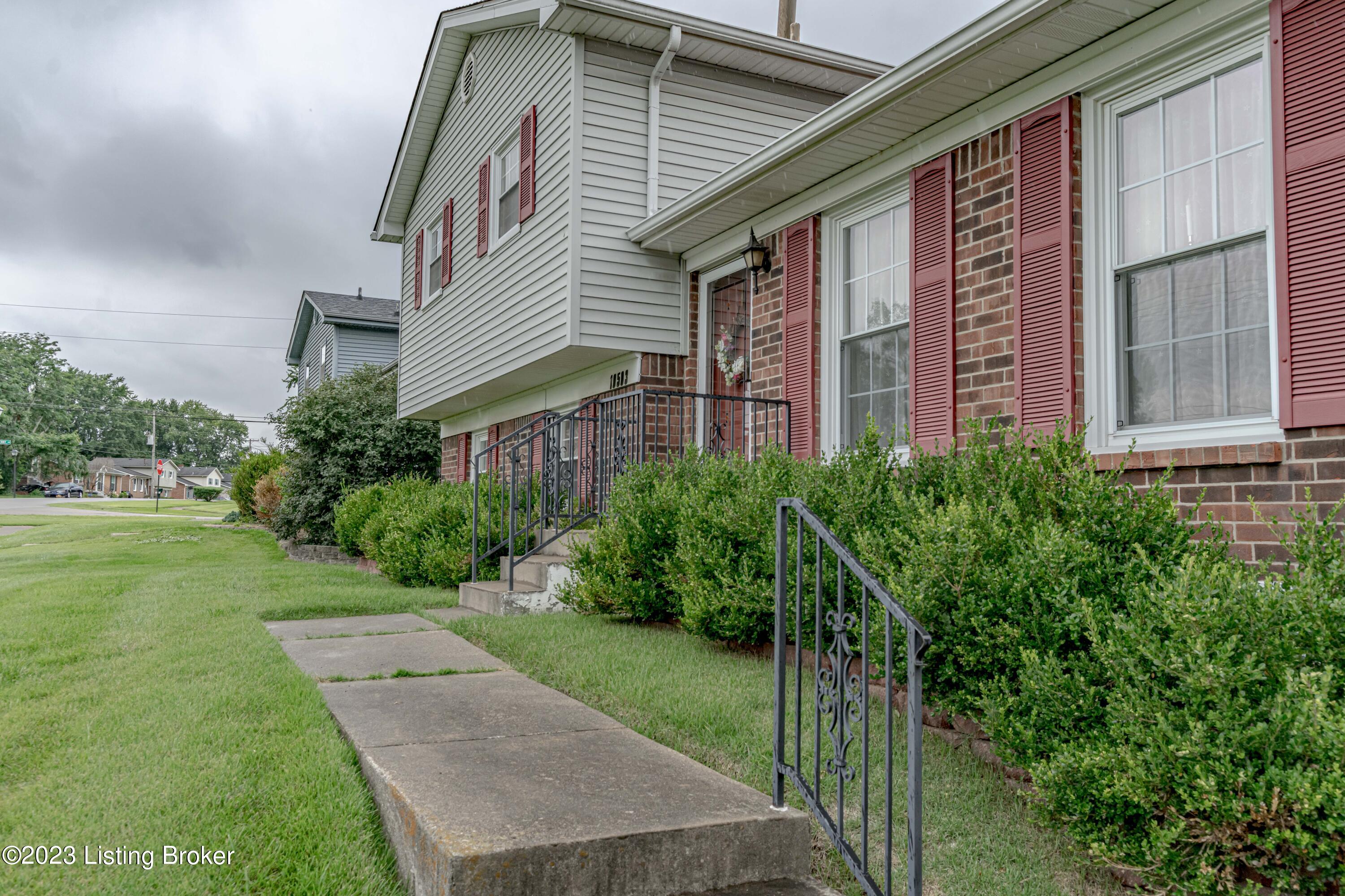 10503 St Rene Road Louisville, KY 40299 - Photo 4 of 53 DSC09046