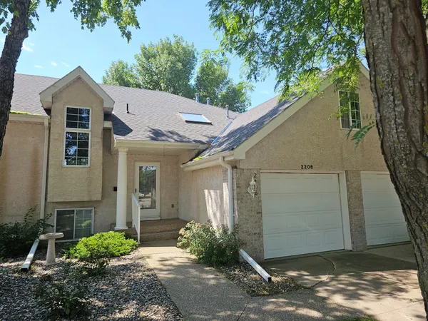 $179,500 | 2206 10th Avenue Southeast, Willmar, MN 56201