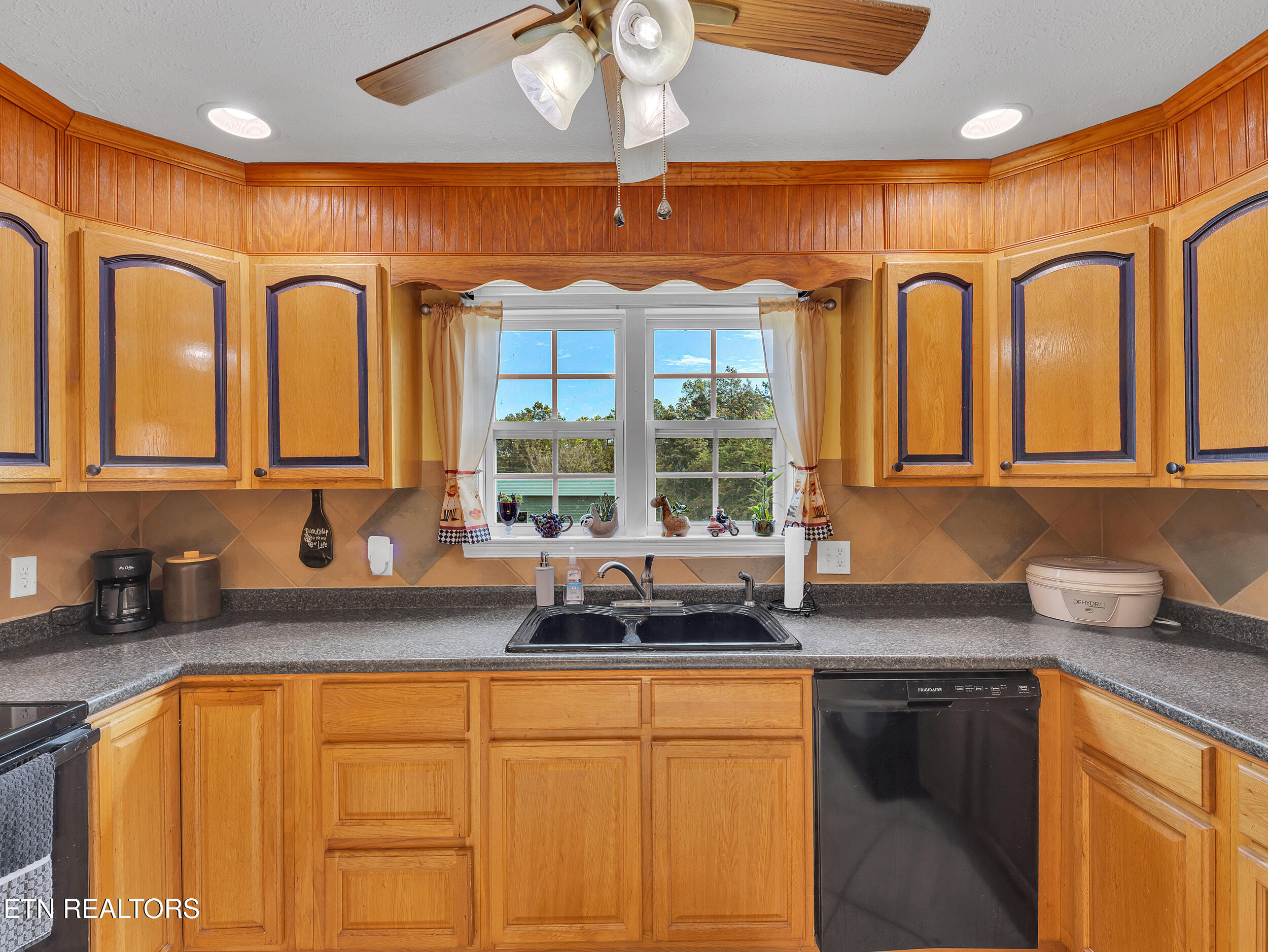 119 Frankfort Road Lancing, TN 37770 - Photo 13 of 42 13_26