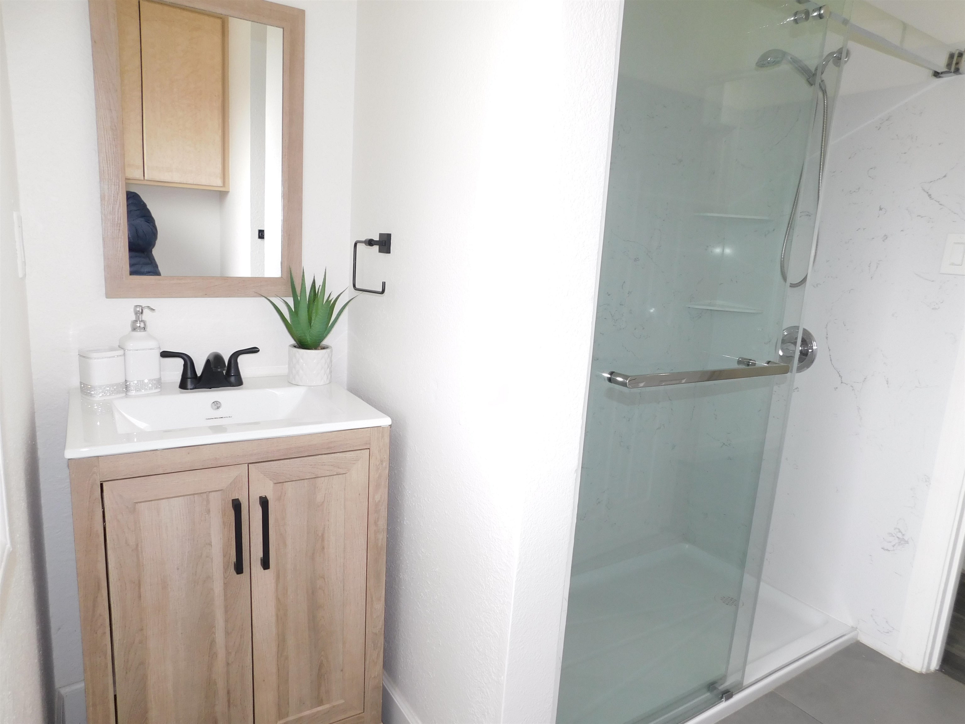 15018 Edgemoor Street San Leandro, CA 94579 - Photo 9 of 13 a bathroom with a sink and a mirror