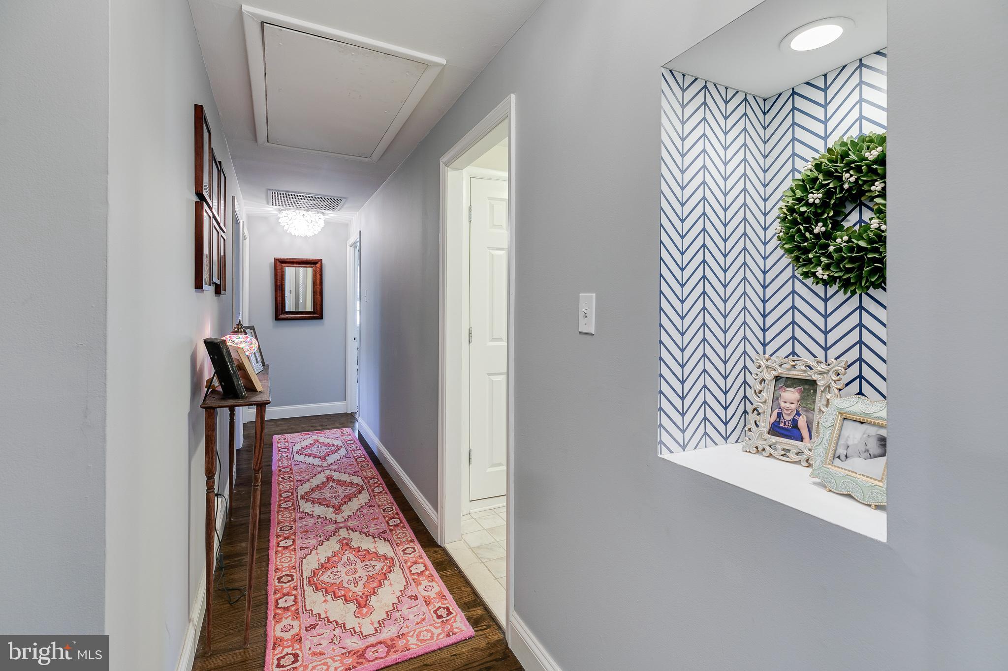 599 Park Ridge Drive Wayne, PA 19087 - Photo 29 of 53 2nd Floor Hallway