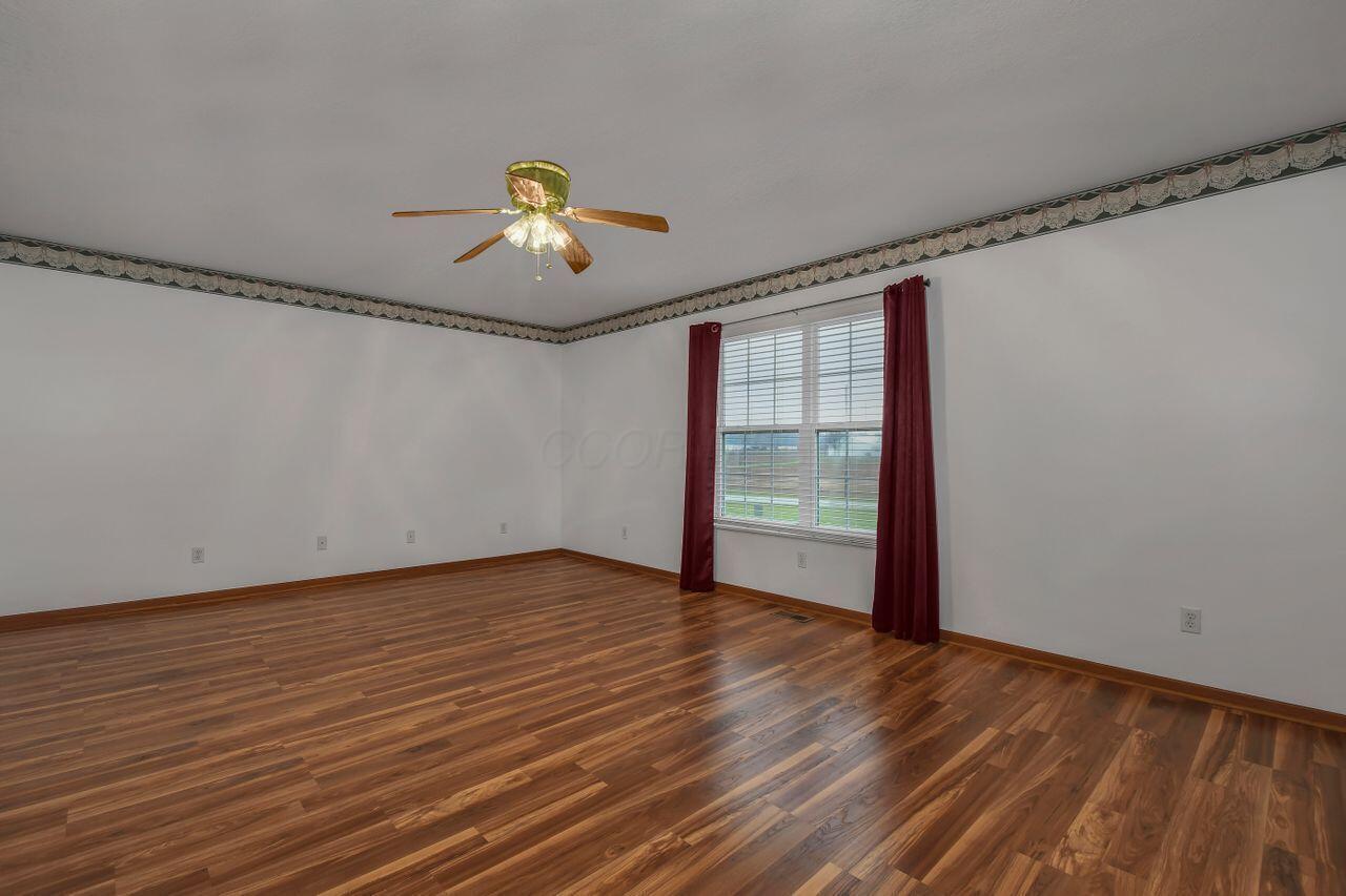 1848 Alward Road Southwest Pataskala, OH 43062 - Photo 9 of 42 Livingroom
