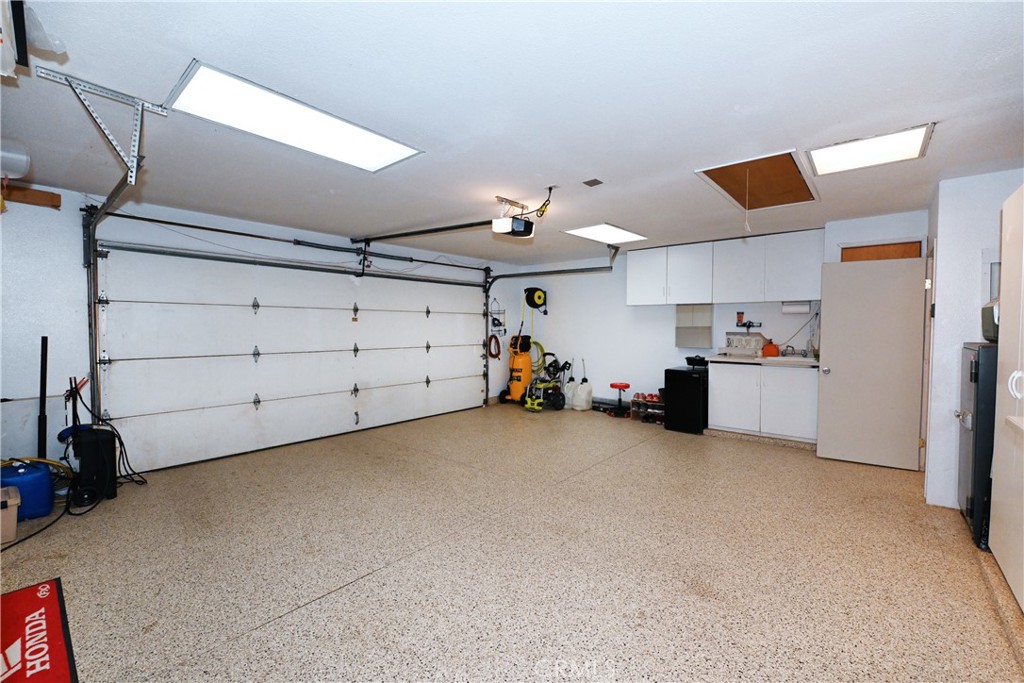 17371 Mockingbird Canyon Road Riverside, CA 92504 - Photo 30 of 73 Garage with wash sink