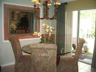 893 Imperial Lake Road West Palm Beach, FL 33413 - Photo 7 of 15 Dining Area