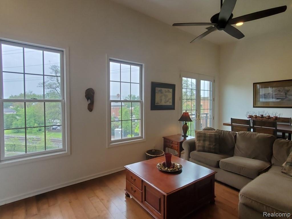 527 West Main Street Brighton, MI 48116 - Photo 4 of 28
