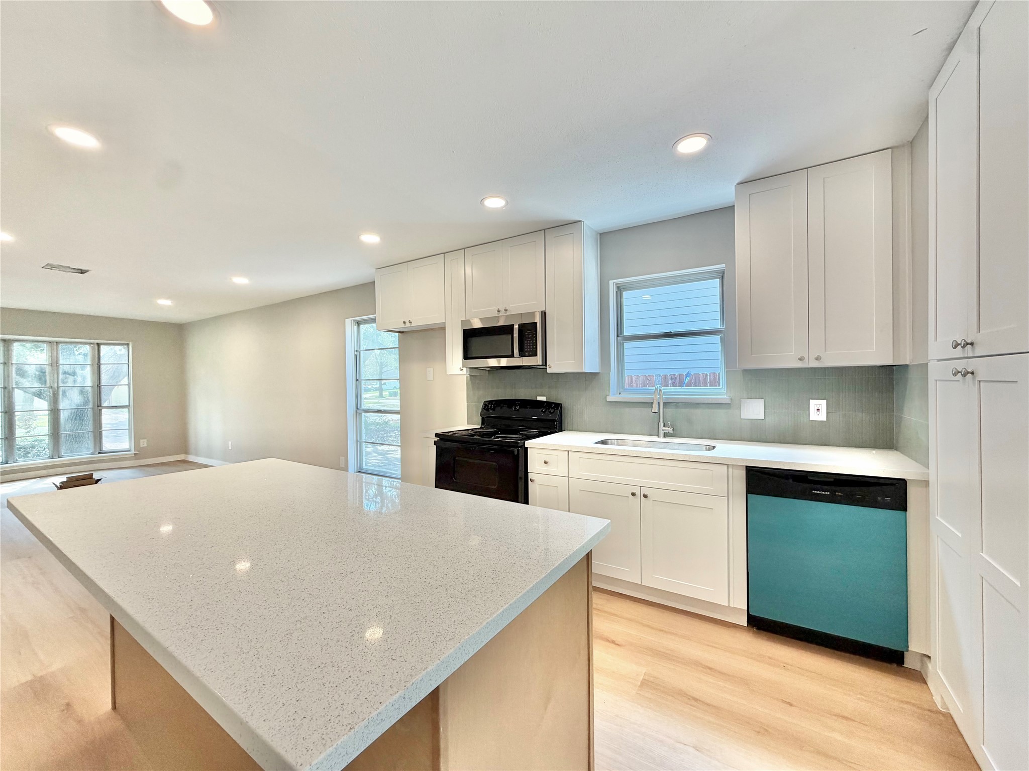 9010 Roos Road Houston, TX 77036 - Photo 10 of 42 Gallery Image 10