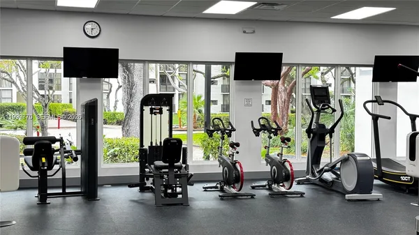 $2,400 | 17021 North Bay Road, Unit 409, Sunny Isles Beach, FL 33160