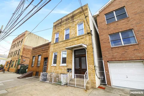 $829,000 | 12 Wright Avenue, Jersey City, NJ 07306