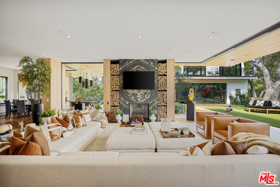 3904 Valley Meadow Road Encino, CA 91436 - Photo 2 of 41