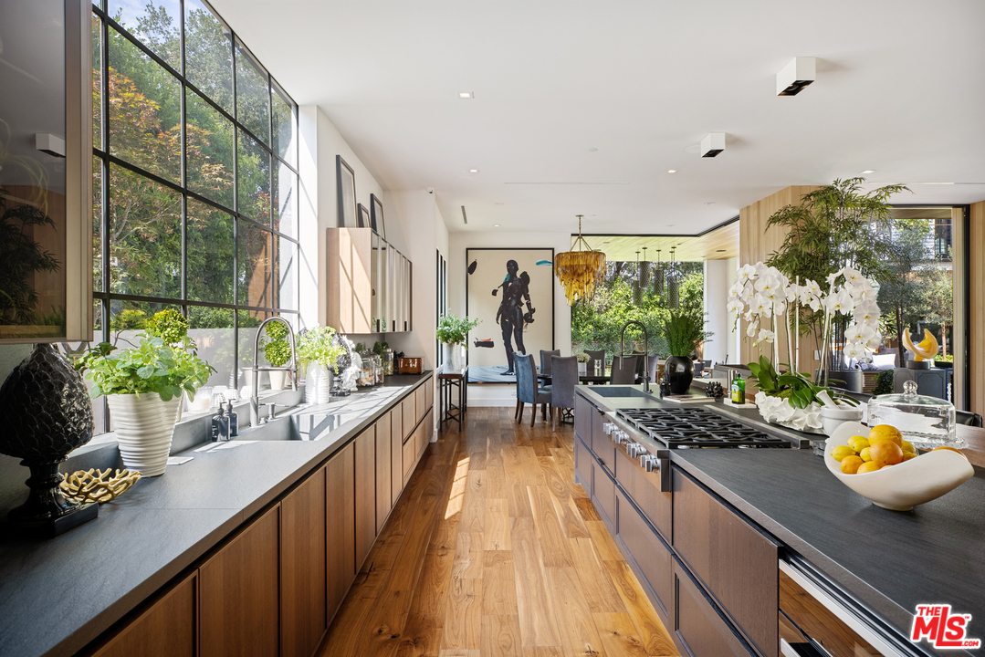 3904 Valley Meadow Road Encino, CA 91436 - Photo 15 of 41