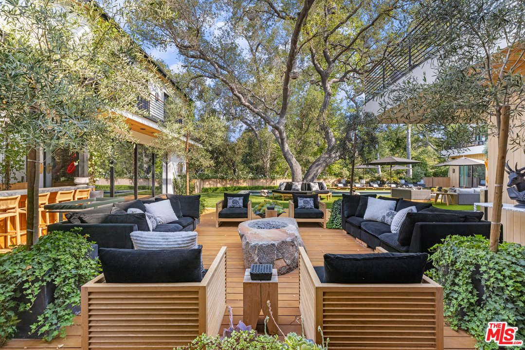 3904 Valley Meadow Road Encino, CA 91436 - Photo 3 of 41