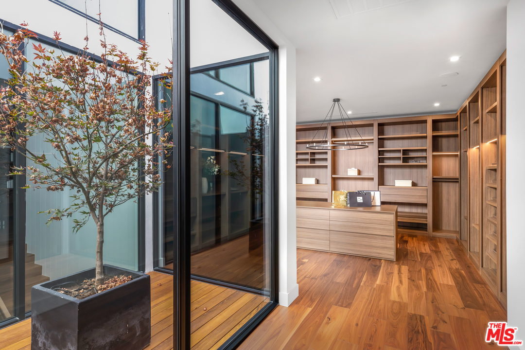 3904 Valley Meadow Road Encino, CA 91436 - Photo 22 of 41