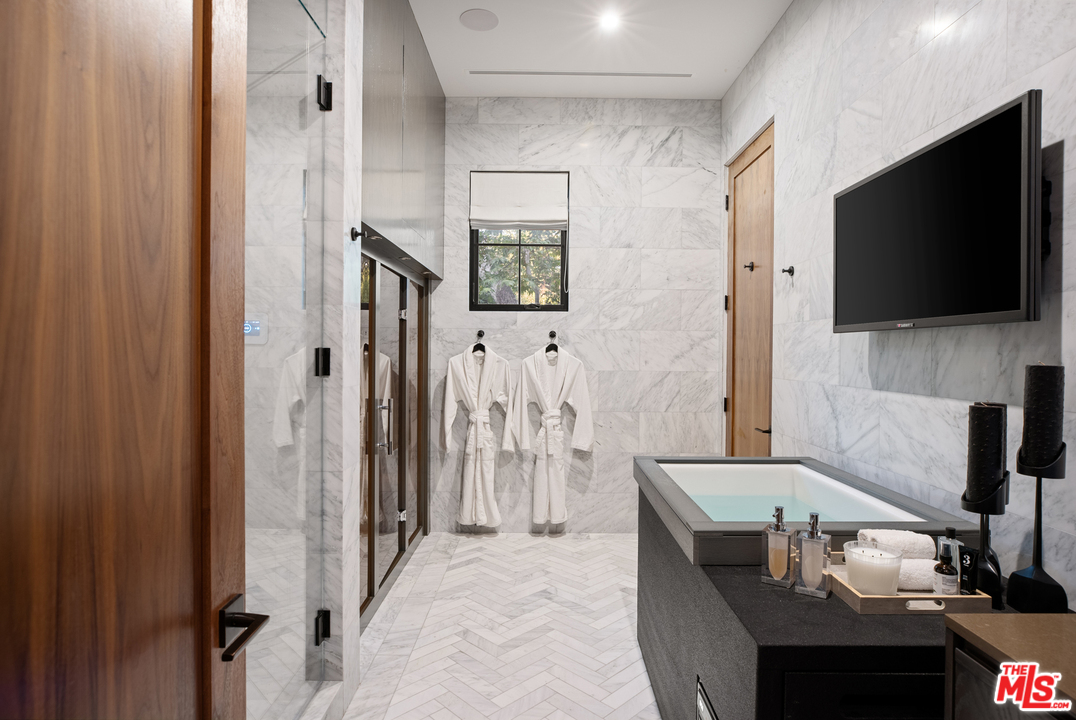 3904 Valley Meadow Road Encino, CA 91436 - Photo 31 of 41