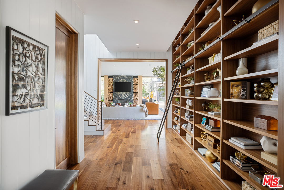 3904 Valley Meadow Road Encino, CA 91436 - Photo 10 of 41