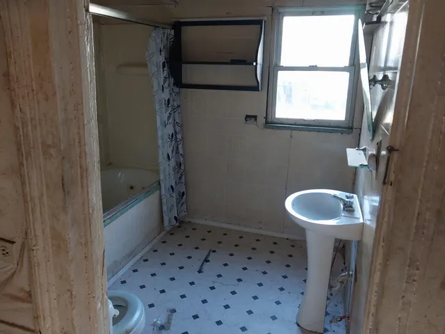 $19,900 | 1810 Carroll Street, Saginaw, MI 48601