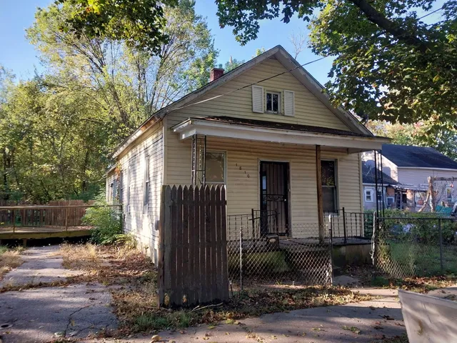 $19,900 | 1810 Carroll Street, Saginaw, MI 48601