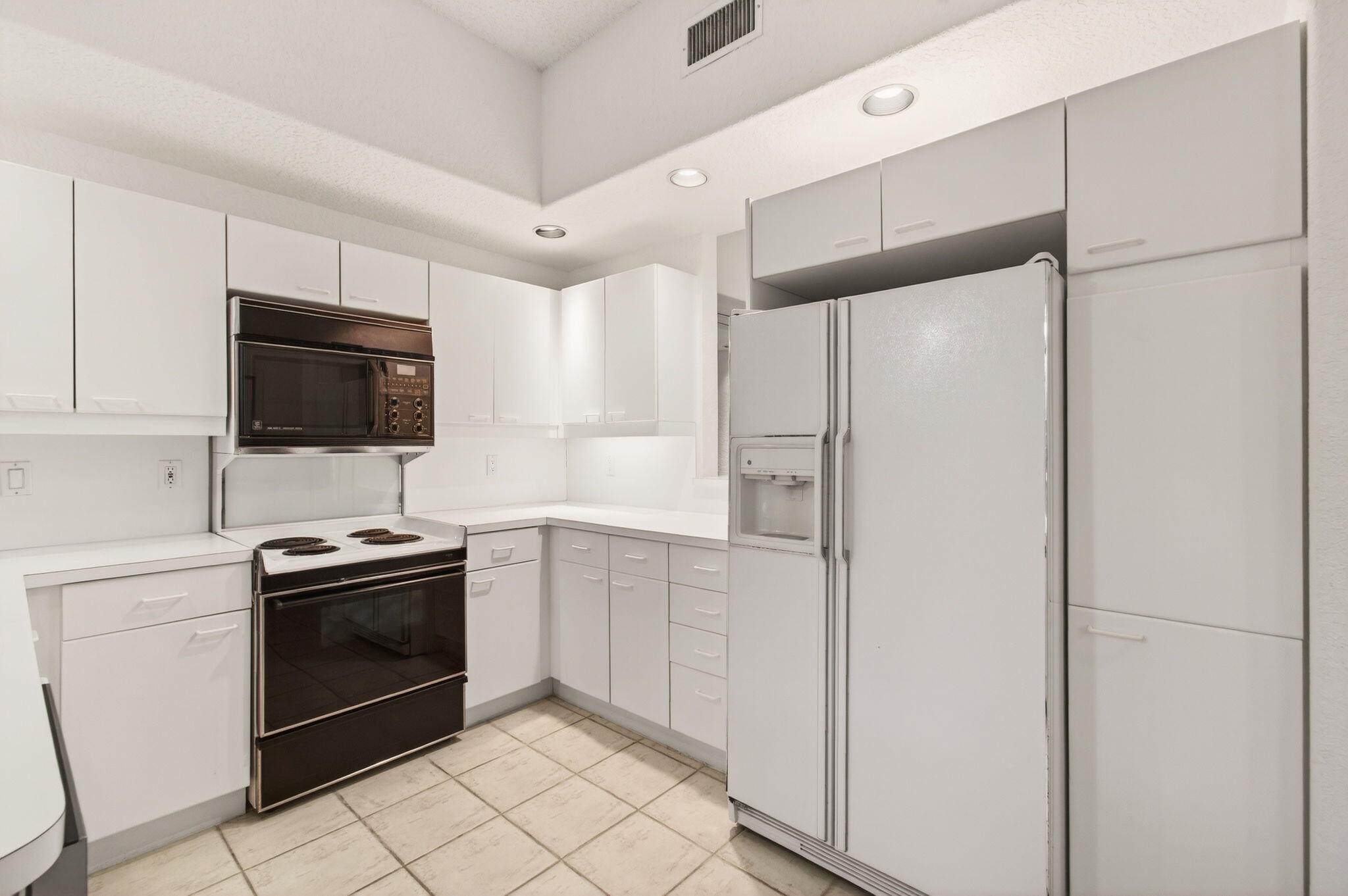 2512 Coco Plum Boulevard, Unit 1304 Boca Raton, FL 33496 - Photo 9 of 69 33-web-or-mls-DSC_9541