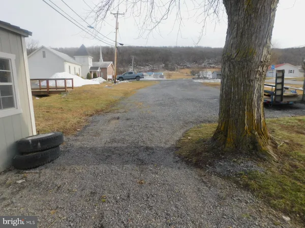 a view of a yard