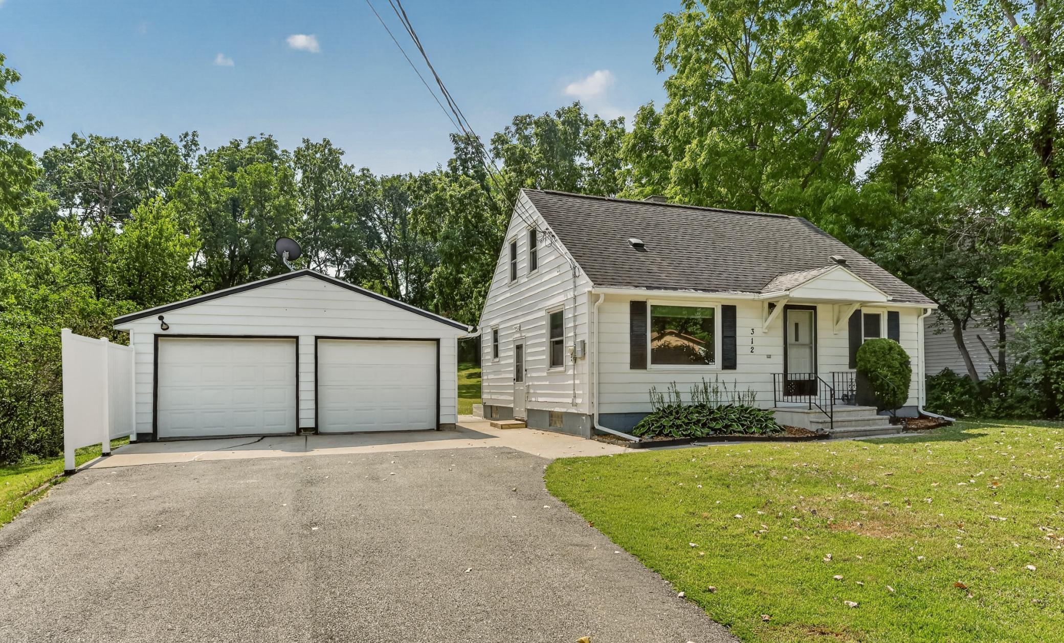 312 21st Street Southwest Rochester, MN 55902 - Photo 1 of 32 Gallery Image 1