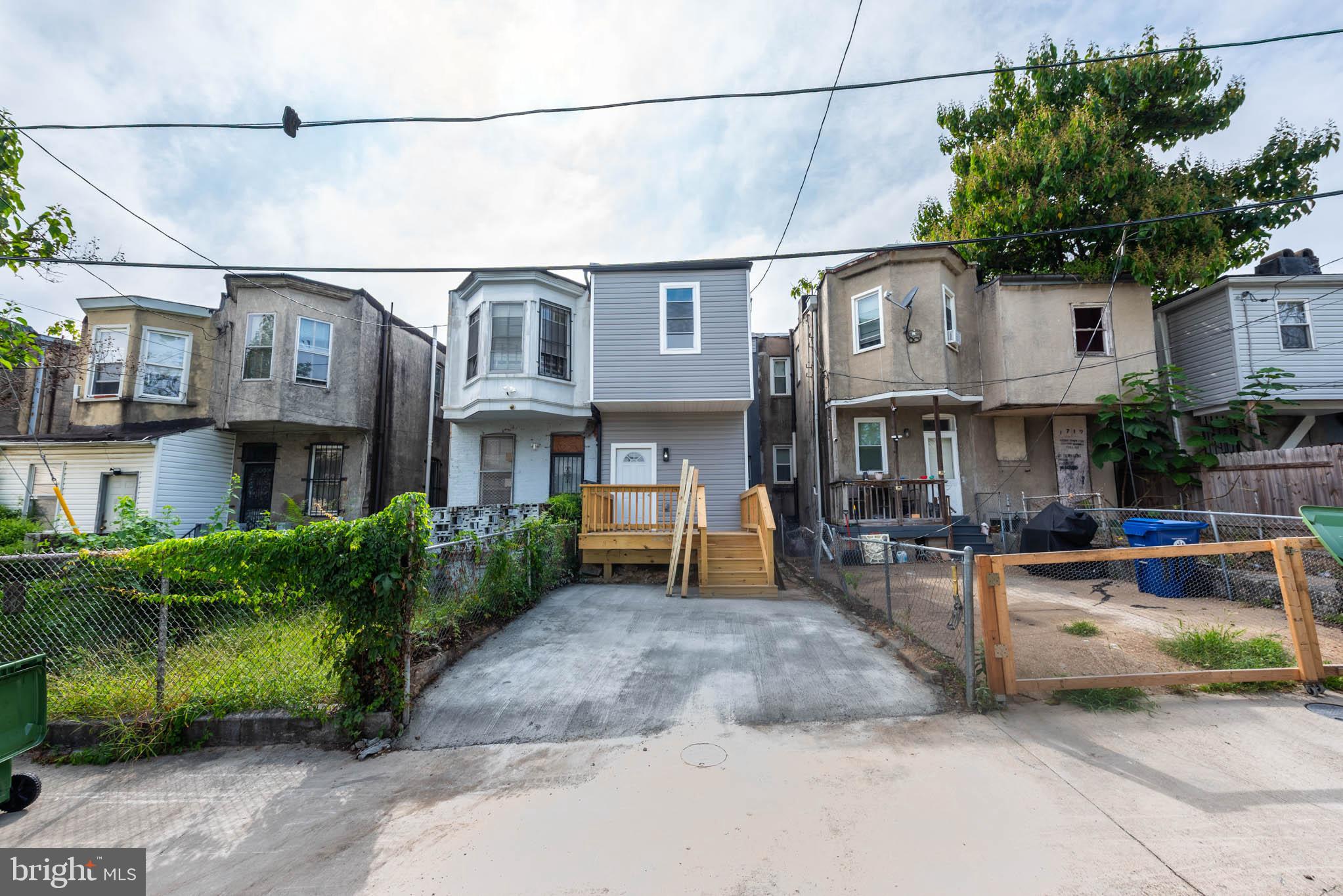 1713 North Bond Street Baltimore, MD 21213 - Photo 31 of 33 a front view of a house with garden