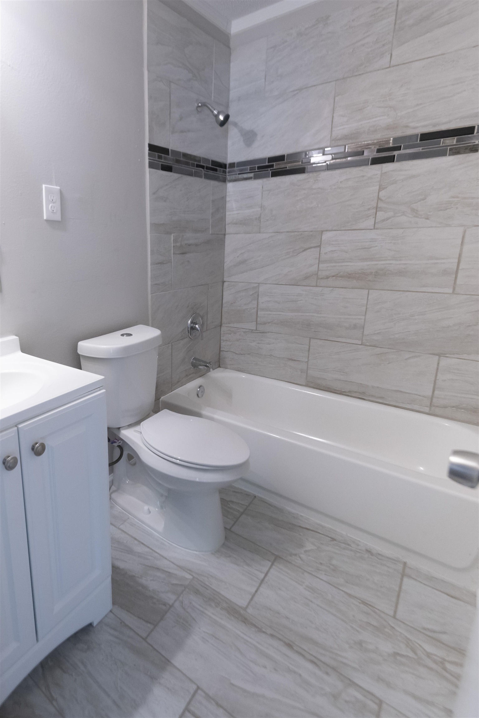 4700 Berta Road Memphis, TN 38109 - Photo 10 of 10 a bathroom with a toilet and a shower