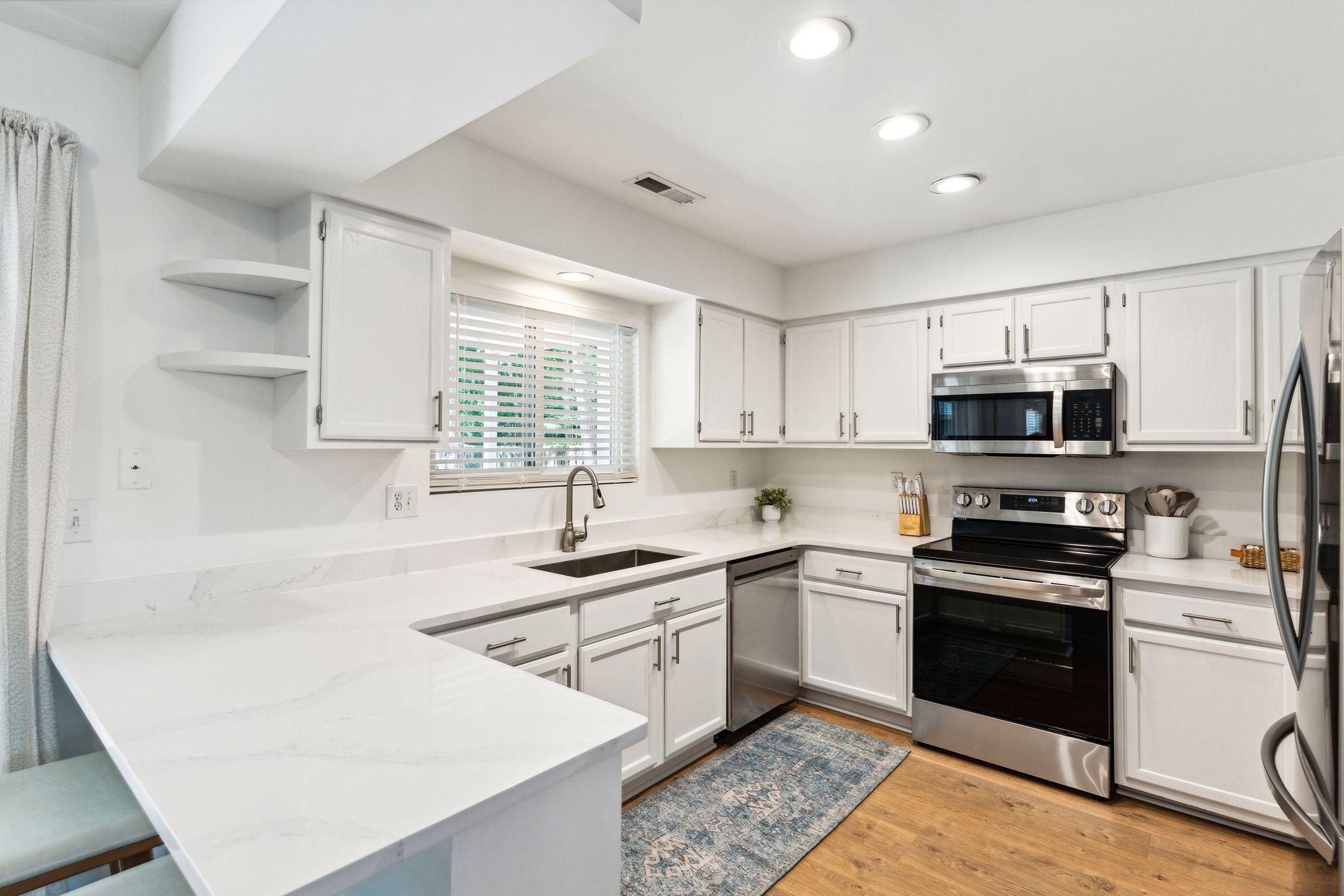 1237 Llewellyn Road Mount Pleasant, SC 29464 - Photo 11 of 44 1237LlewellynRd-KeenEyeMarketing-014