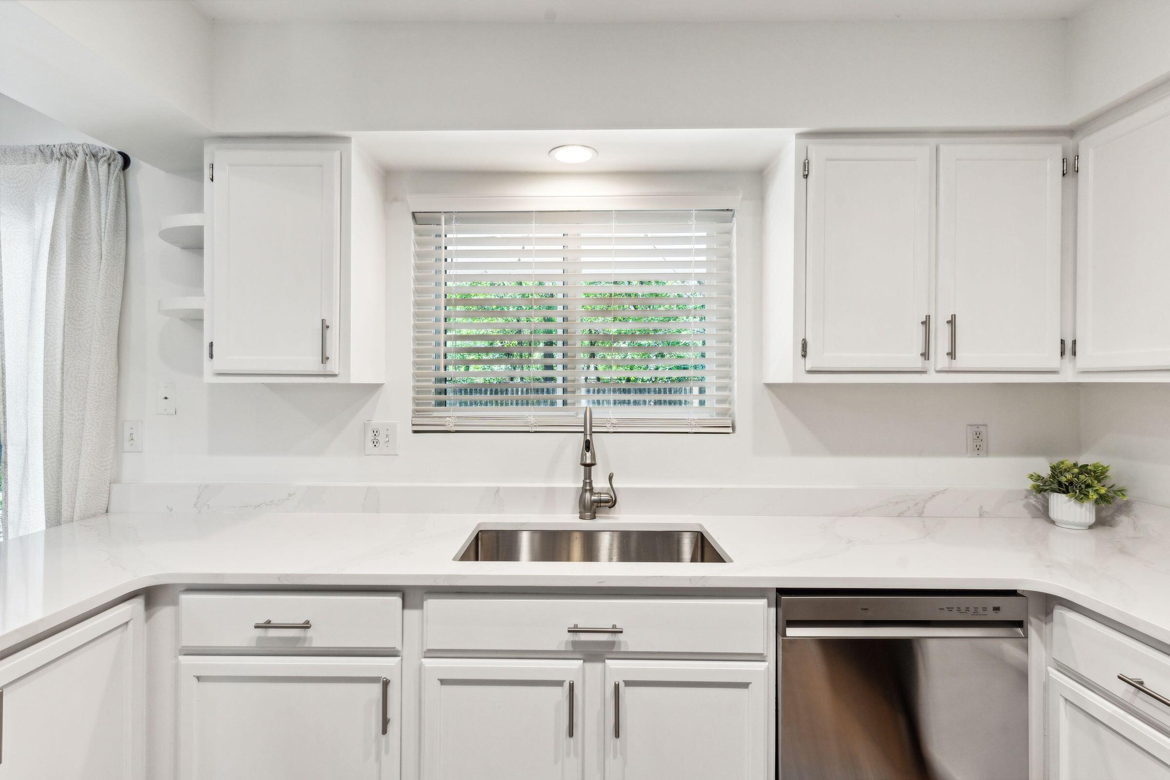 1237 Llewellyn Road Mount Pleasant, SC 29464 - Photo 12 of 44 1237LlewellynRd-KeenEyeMarketing-015