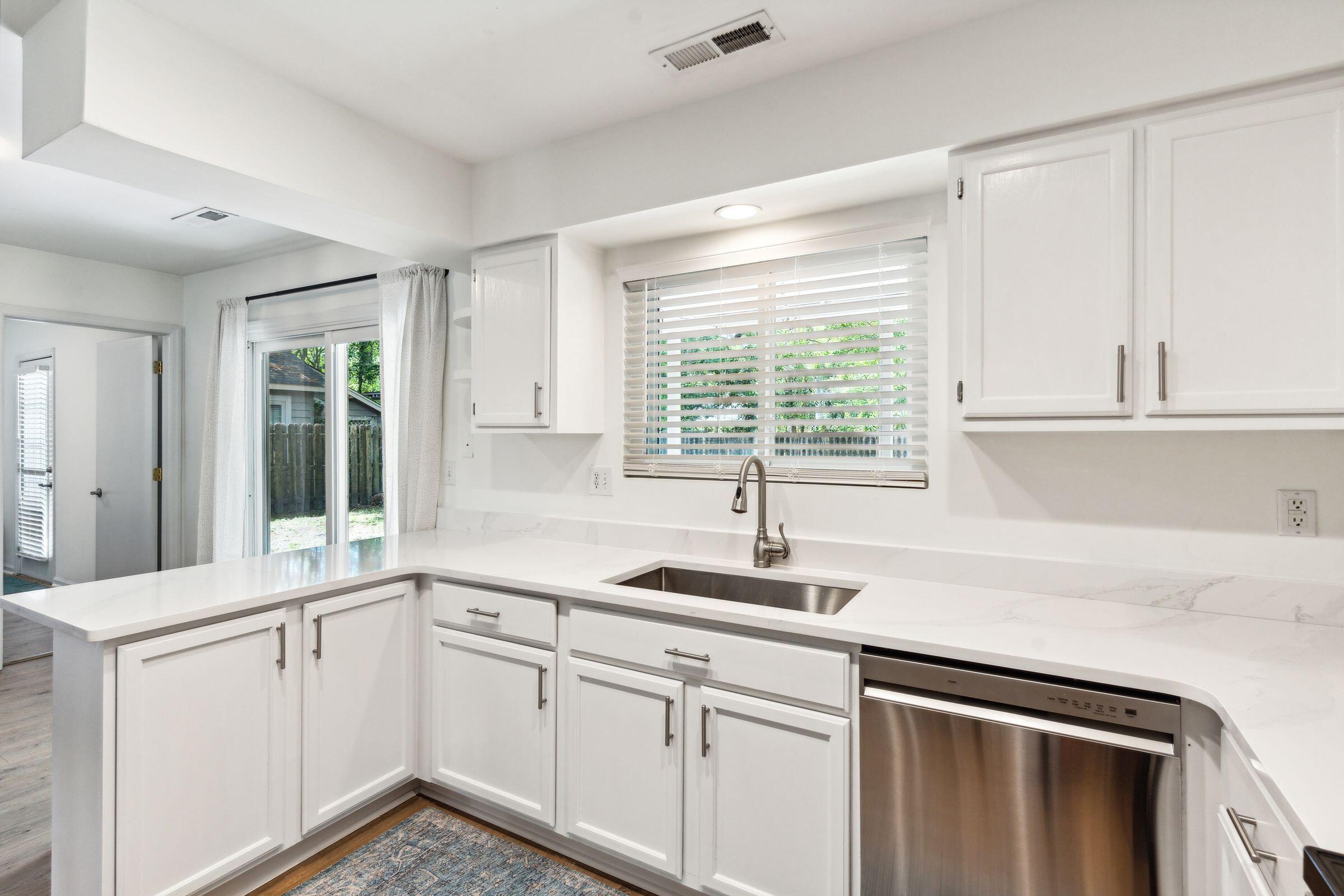 1237 Llewellyn Road Mount Pleasant, SC 29464 - Photo 14 of 44 1237LlewellynRd-KeenEyeMarketing-017