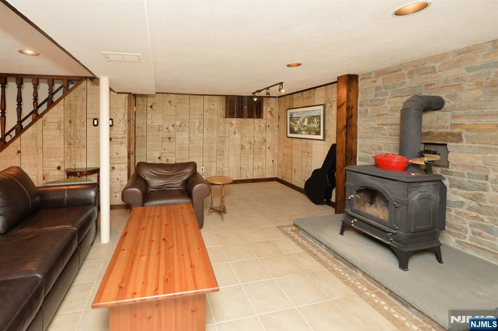 30 Knolls Road Bloomingdale, NJ 07403 - Photo 13 of 32