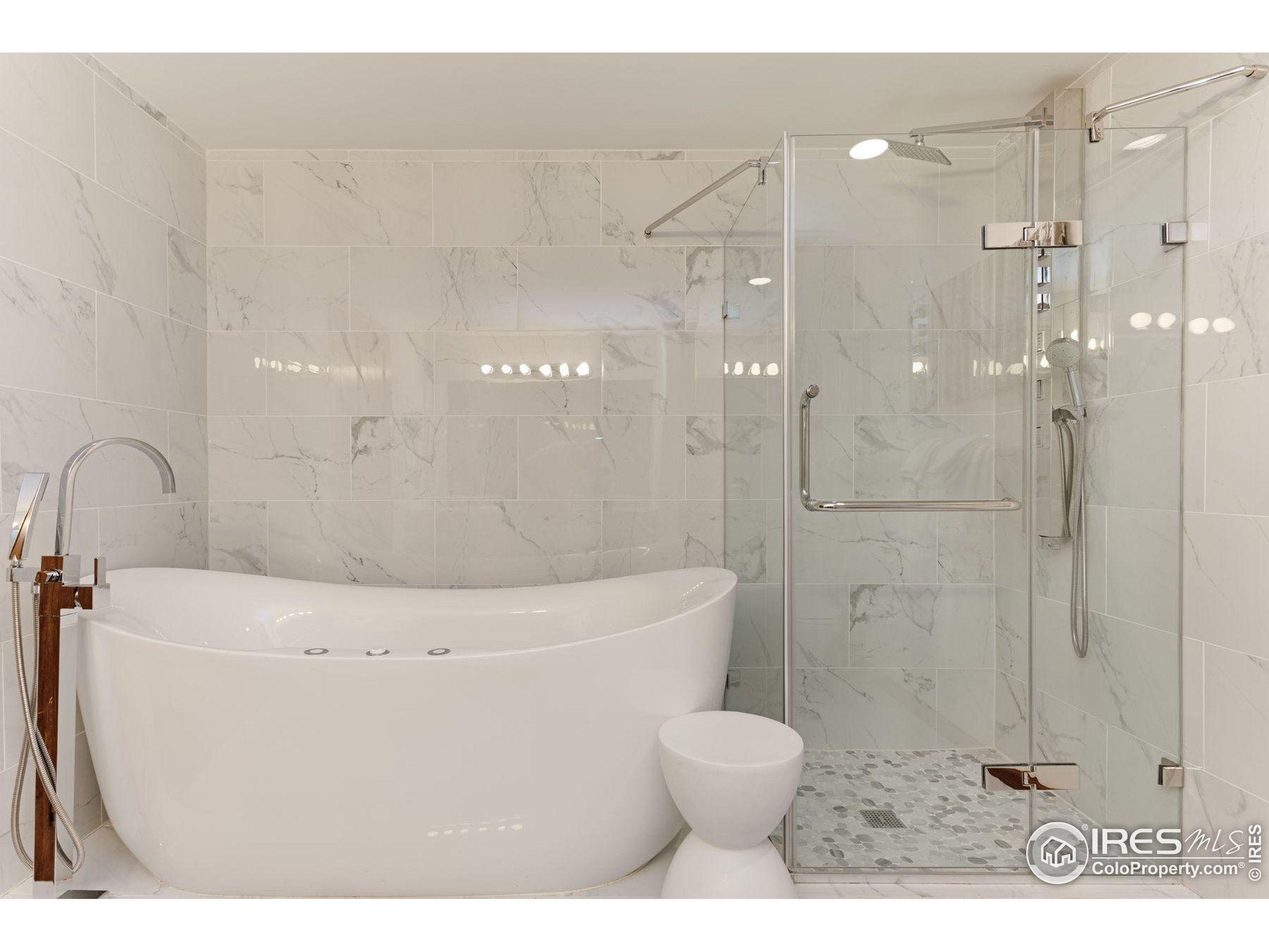 23110 Highway 6, Unit 5074 Dillon, CO 80435 - Photo 13 of 25 a bathroom with a toilet a sink and shower
