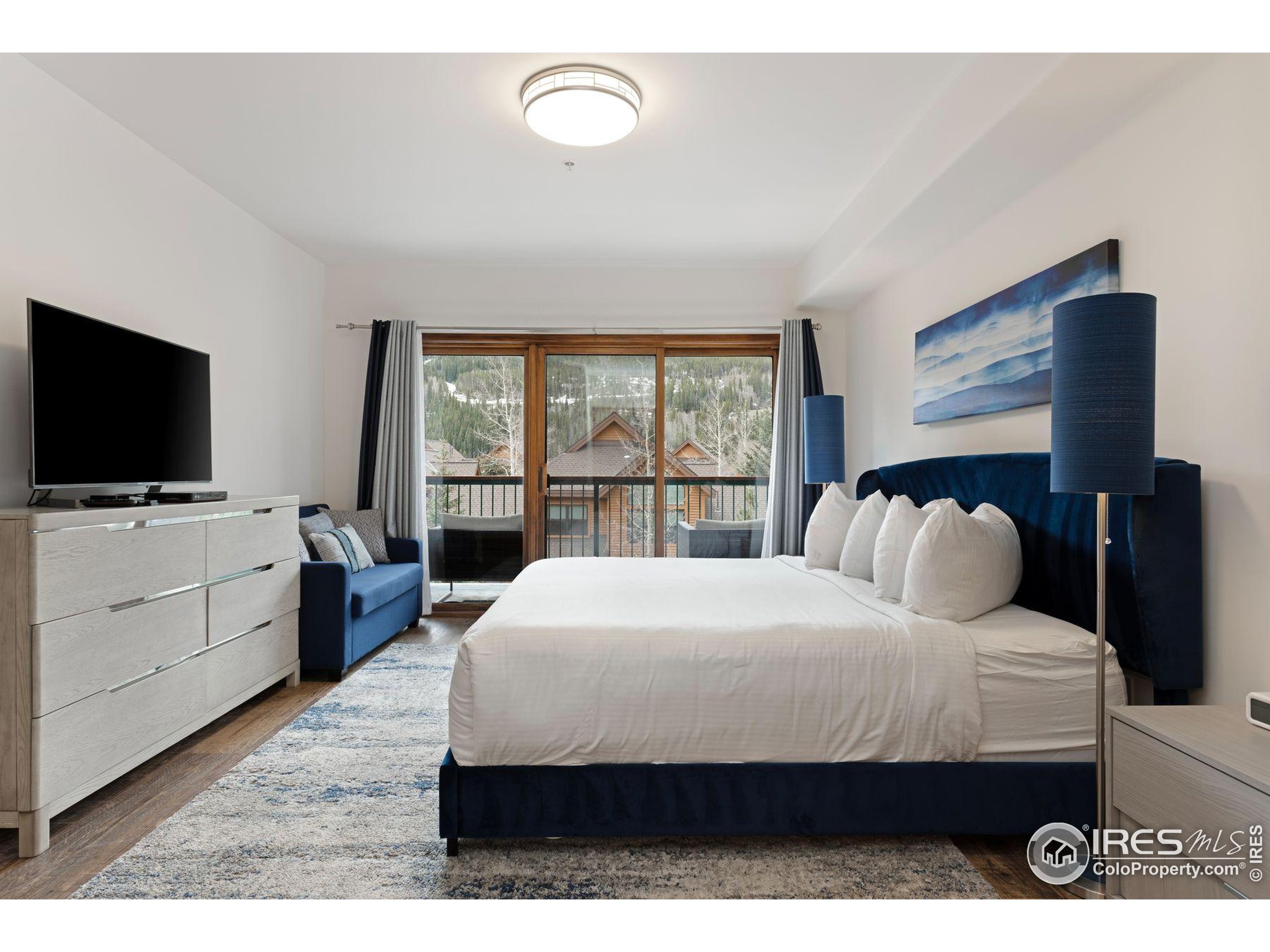 23110 Highway 6, Unit 5074 Dillon, CO 80435 - Photo 9 of 25 a bedroom with a bed tv and window