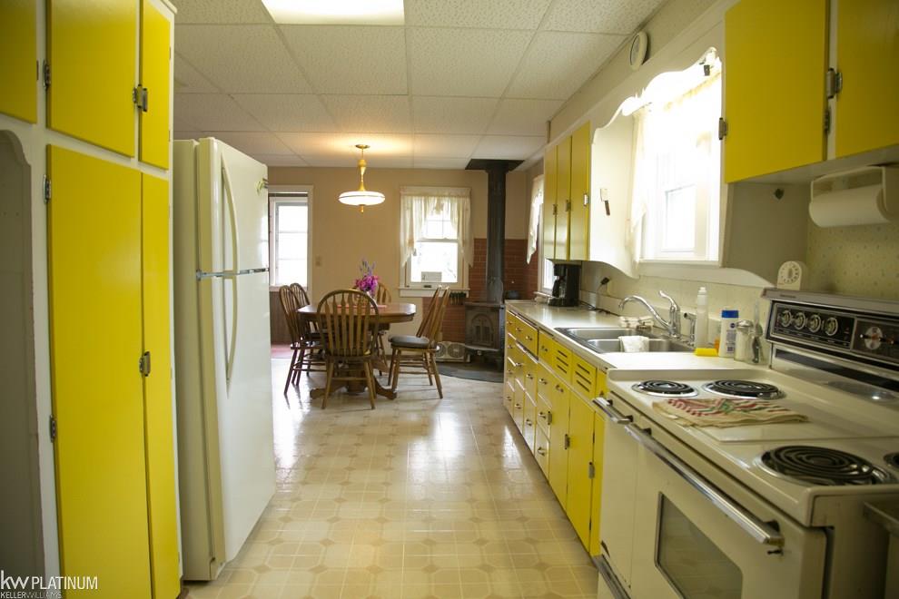 4226 Lapeer Road Port Huron, MI 48060 - Photo 6 of 43 31318786-5.JPG