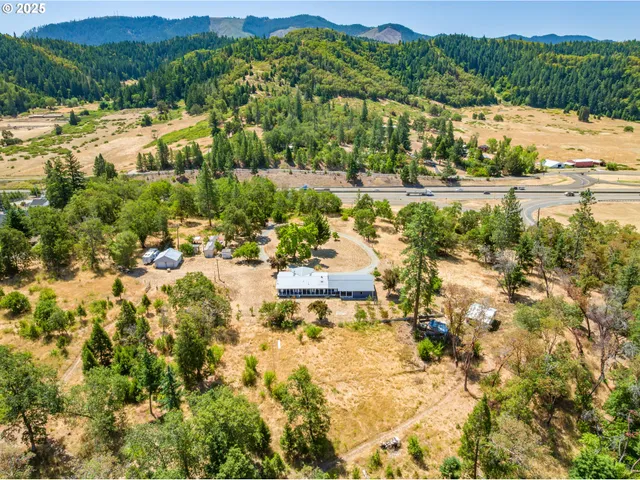 a view of house and outdoor space