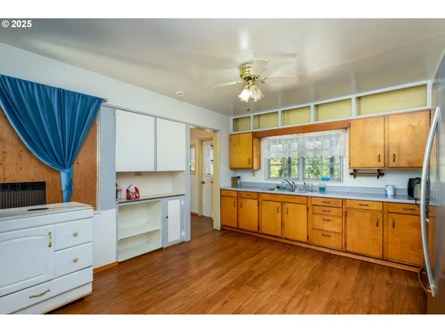 a view of an empty room with a kitchen