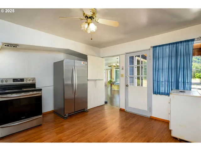 $570,000 | 398 Stanton Park Road, Canyonville, OR 97417