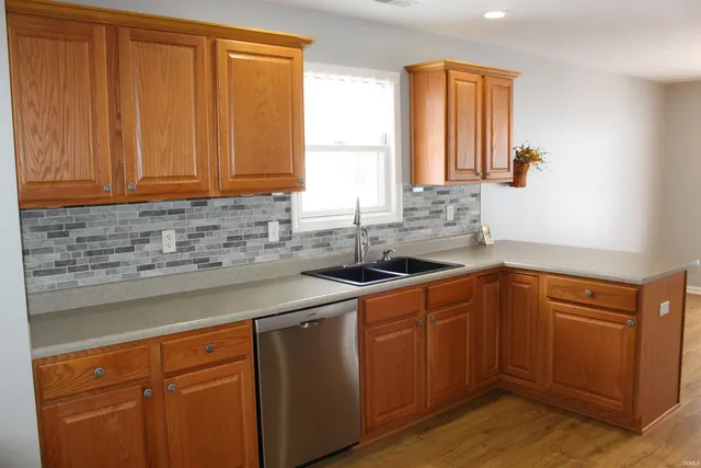 $283,900 | 811 Thomas Drive, Angola, IN 46703