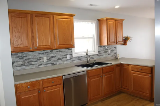 $283,900 | 811 Thomas Drive, Angola, IN 46703