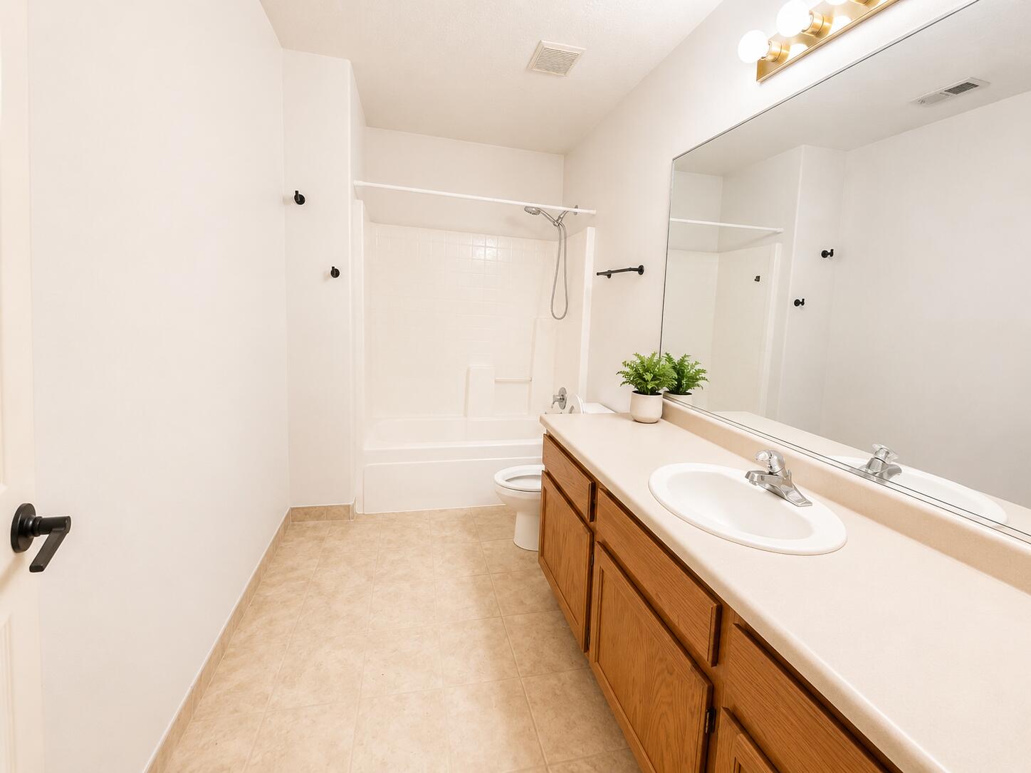 611 Diagonal Street St. George, UT 84770 - Photo 17 of 20 Guest Bath 608