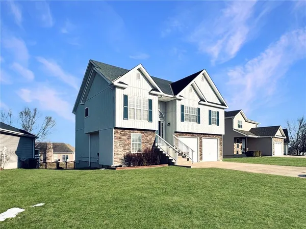 $375,000 | 1219 Wildflower Road, Warrensburg, MO 64093
