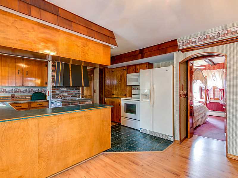 370 Dunlap Street Woonsocket, RI 02895 - Photo 8 of 24 Kitchen.