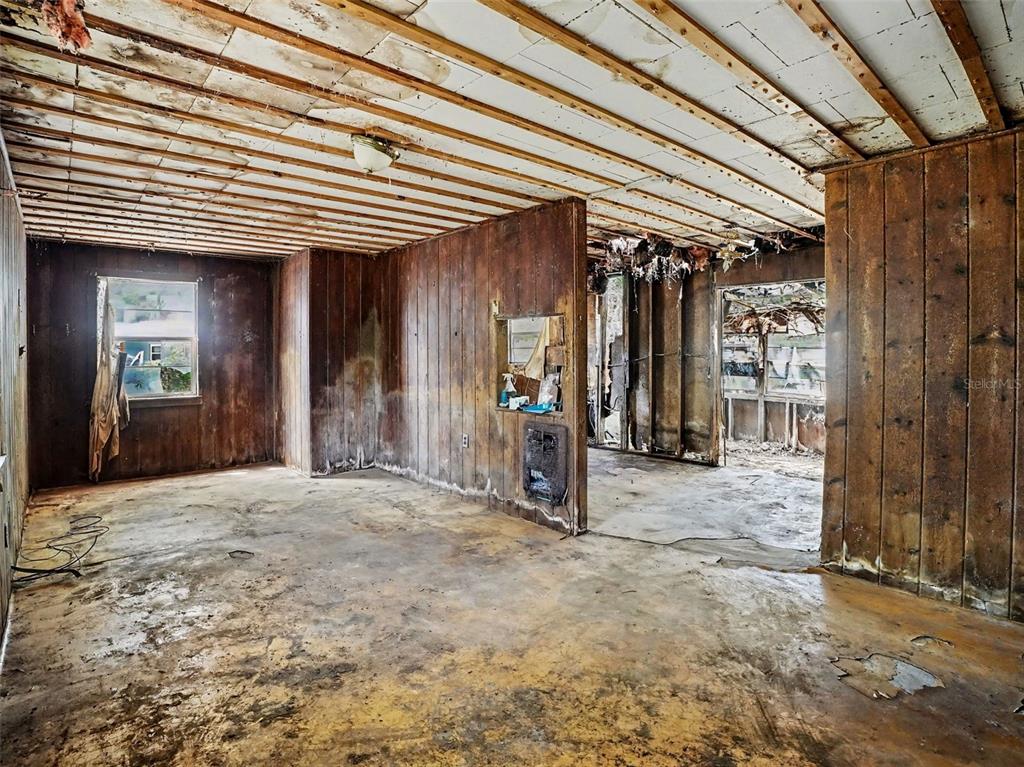 25628 Fishermans Road Paisley, FL 32767 - Photo 8 of 18
