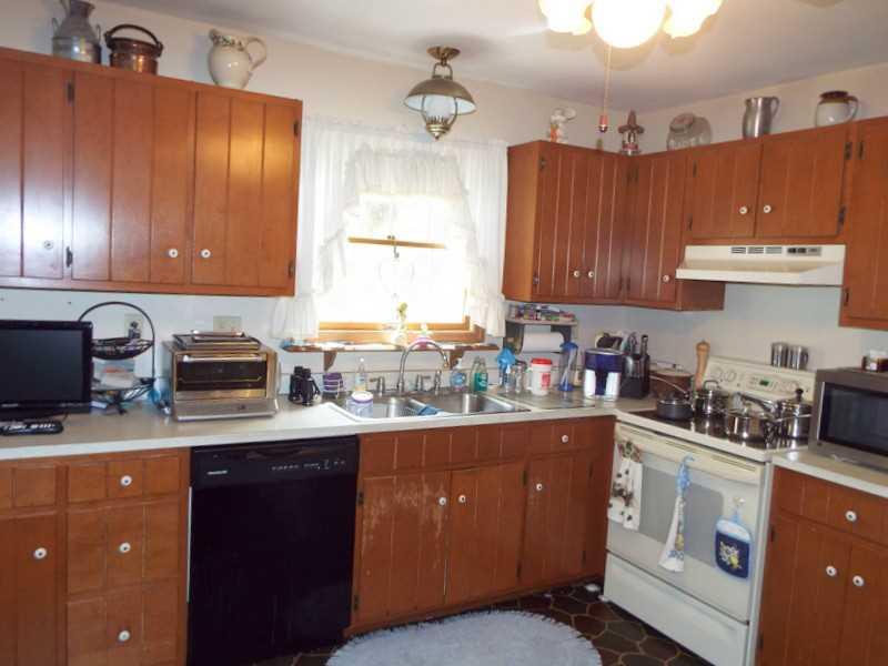 340 Ridge Road Zelienople, PA 16063 - Photo 3 of 23 Kitchen.