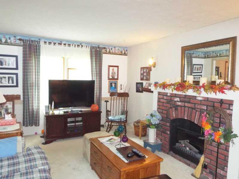 340 Ridge Road Zelienople, PA 16063 - Photo 4 of 23 Family Room.